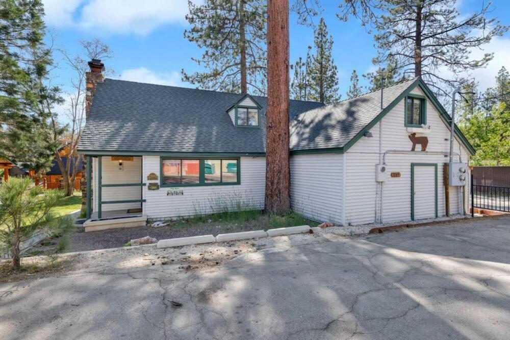 Lake Adjacent Rustic Cabin W Game Room & Hot Tubビッグ・ベアー・レイク エクステリア 写真