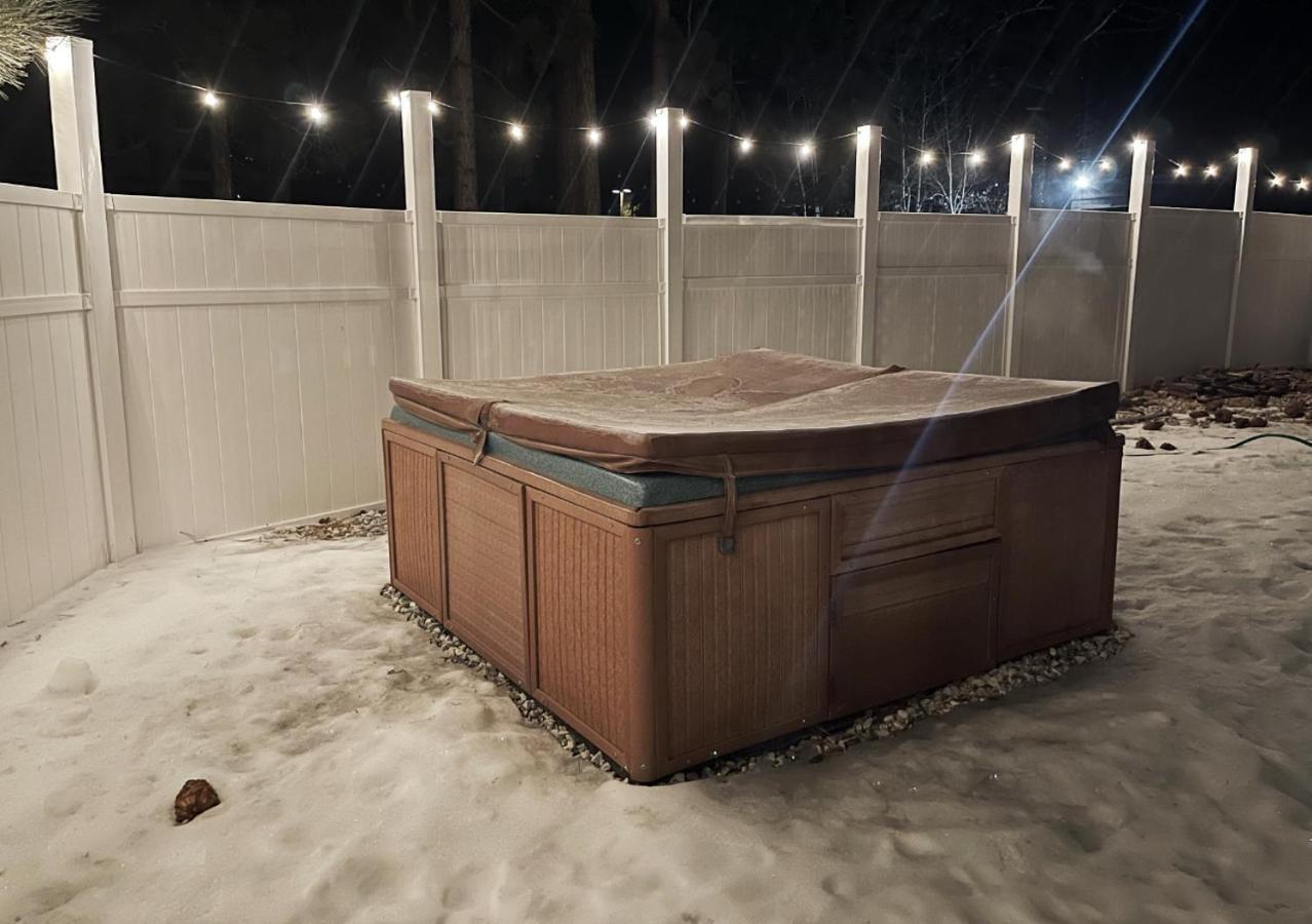 Lake Adjacent Rustic Cabin W Game Room & Hot Tubビッグ・ベアー・レイク エクステリア 写真